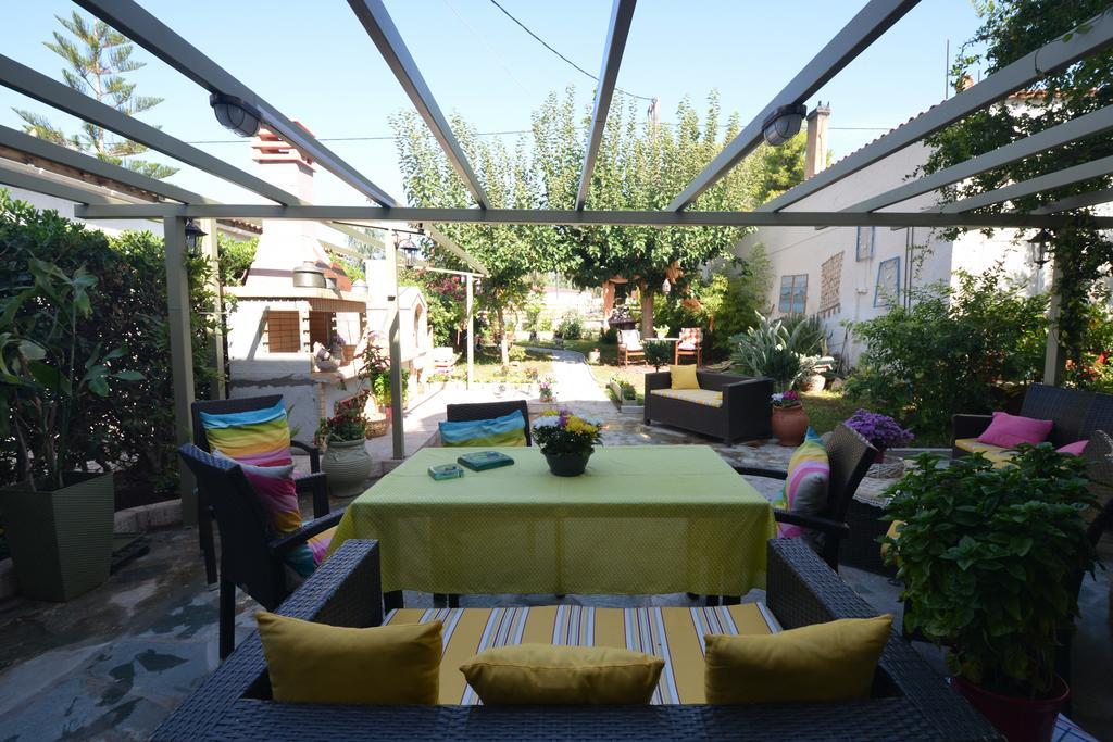 House With Big Garden Corinthe