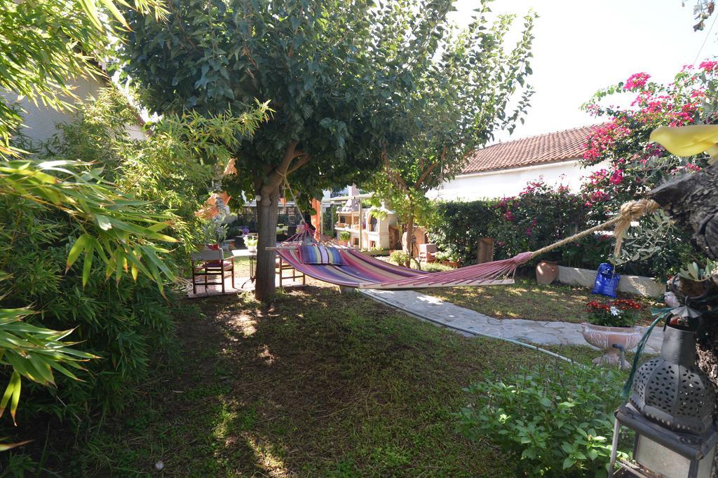 House With Big Garden Hébergement de vacances
