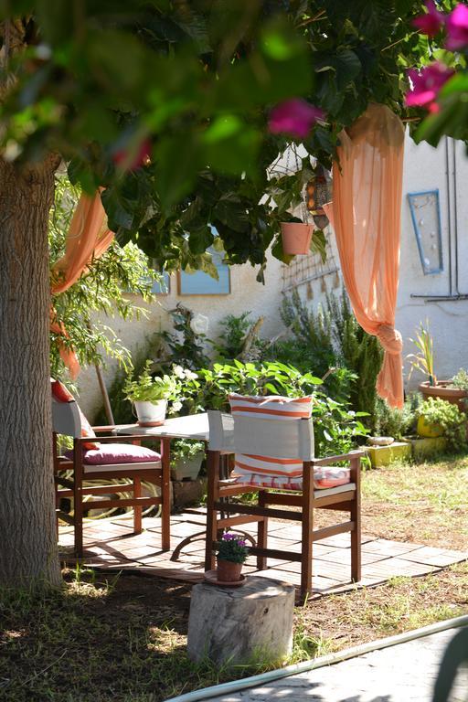 House With Big Garden Hébergement de vacances *