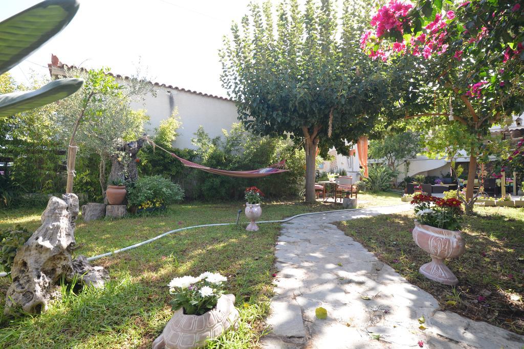 House With Big Garden Korinth